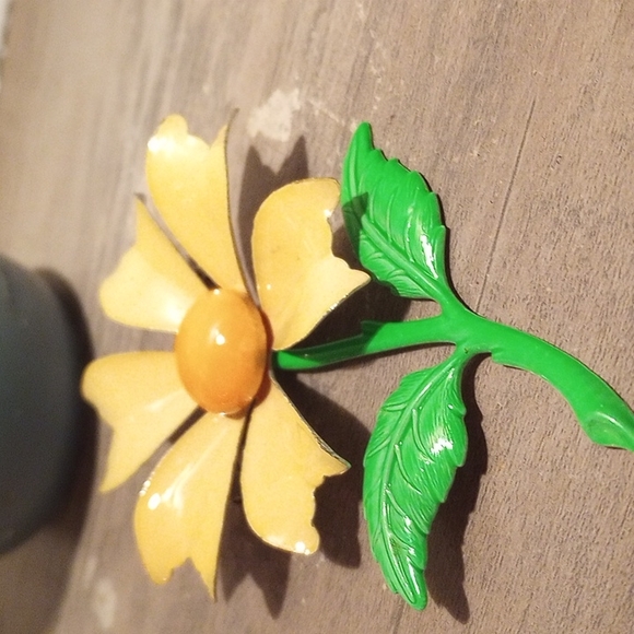 Daisy Pin VINTAGE - Picture 2 of 3